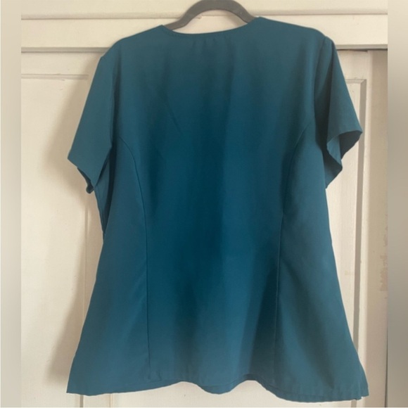 Bundle of 2 Scrub Tops: Cherokee Scrub Top & Dickies Scrub Top. Pre-Owned. - Picture 10 of 12